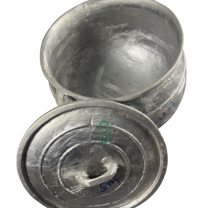 Cast aluminium cooking pot size 5 open top view showing deep rounded belly and heavy domed lid, Juakali handmade Kenya
